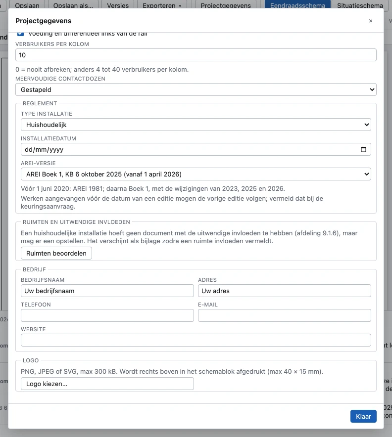 Het venster Projectgegevens, onderaan: de weergaveopties van het schema en de groepen Reglement (type installatie, installatiedatum, AREI-versie), Ruimten en uitwendige invloeden, Bedrijf en Logo.
