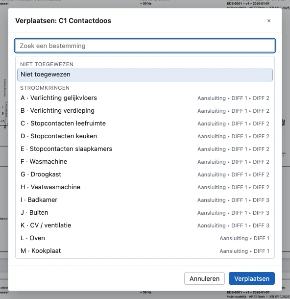 Het venster Verplaatsen voor contactdoos C1 met een zoekveld en de lijst van mogelijke bestemmingen: Niet toegewezen en de stroomkringen met hun plaats in de installatie, en de knoppen Annuleren en Verplaatsen.